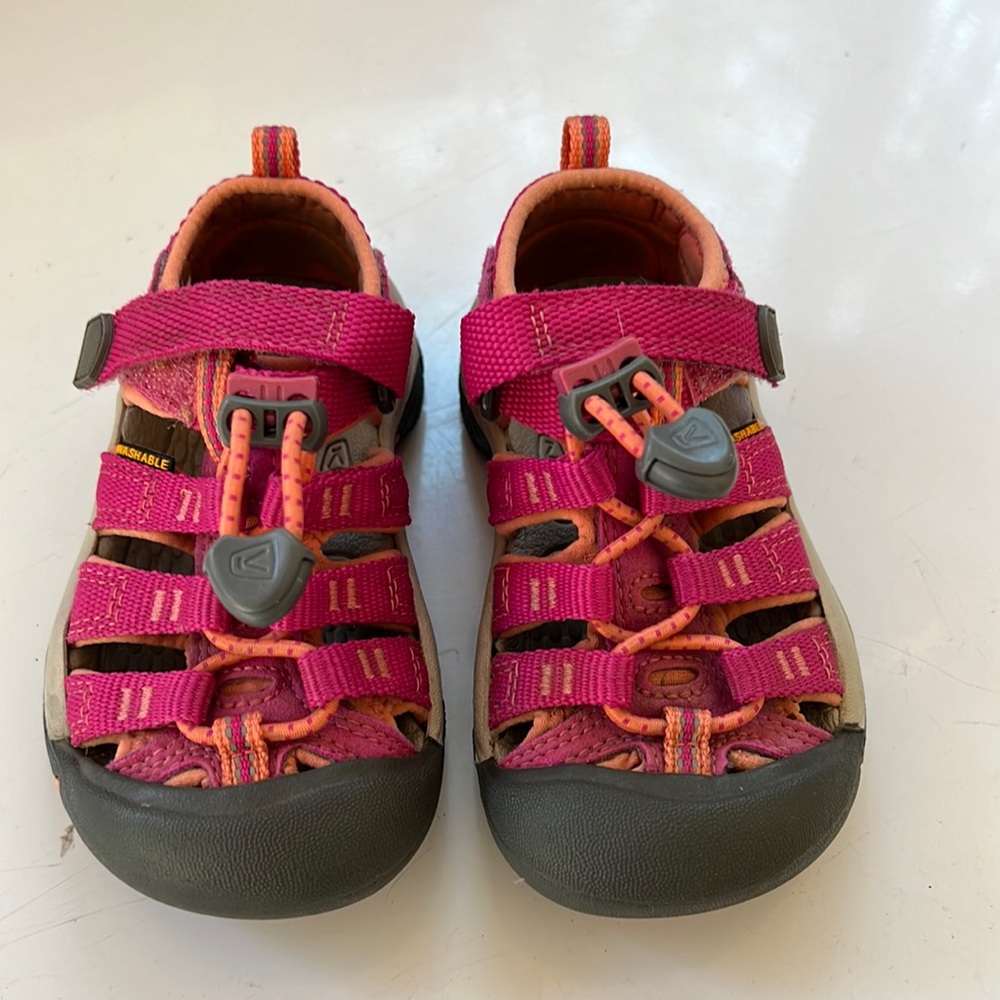 Keen size 8 pink sandals- worn ONCE (Newport H2)